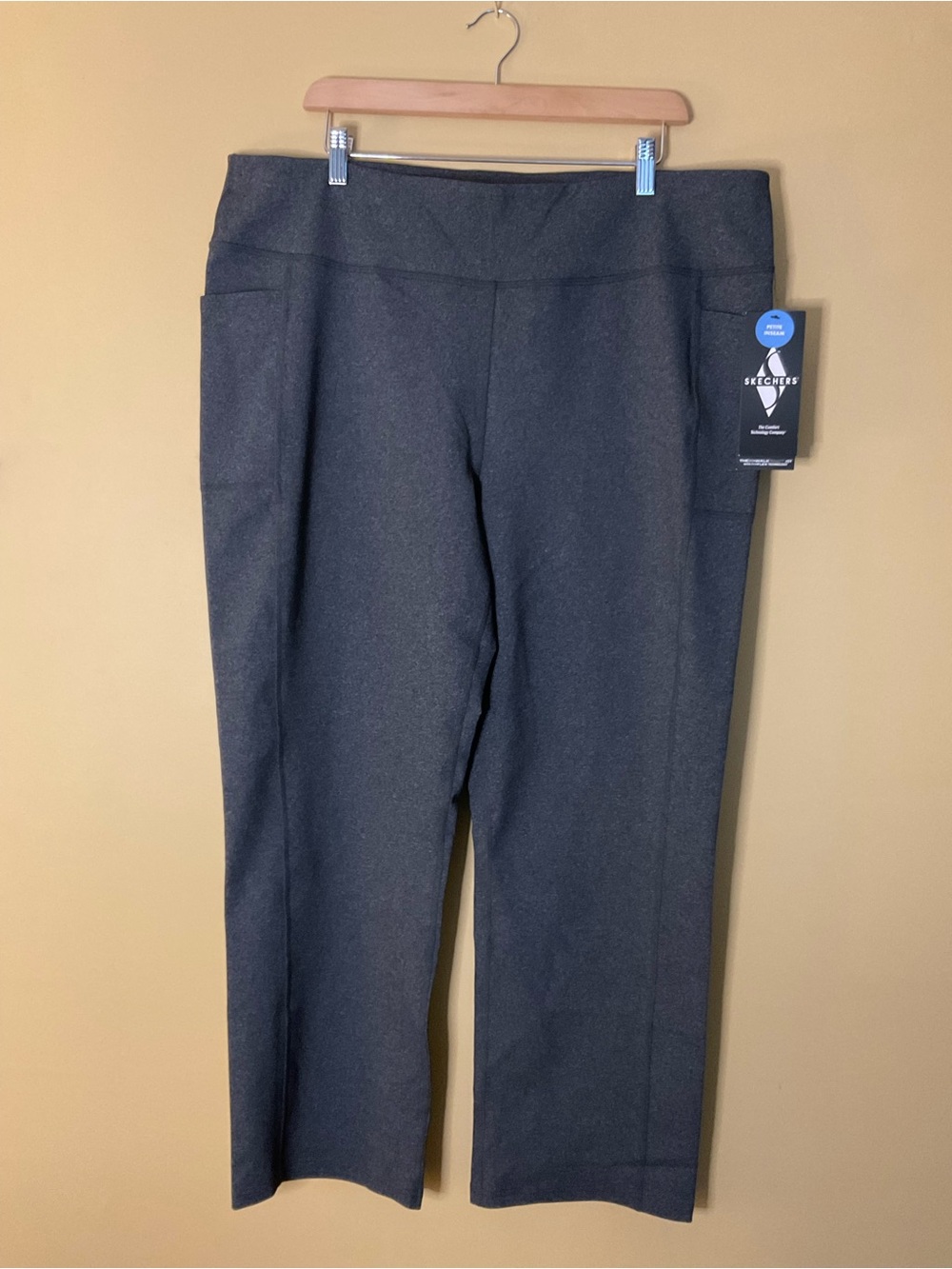 NWT Skechers Women's Dark Gray Straight-Leg Ponte Pants- Petite